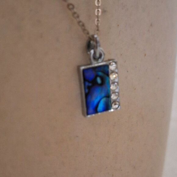 A Vintage Blue Abalone Women's Necklace Delicate Feminine Elegant Rhinestone - Picture 10 of 10